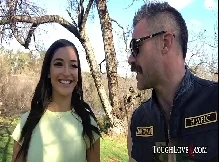 Morena gostosa sentando na rola