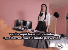 Pornocomlegenda com a irmã sentando no irmão