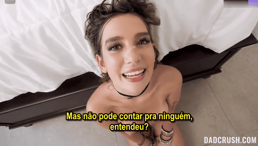 Incestolegendado dando leitinho na boca da filha que fica toda feliz.