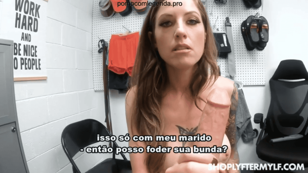 Pornlegendado casada toda pelada, chamando o amante para foder sua buceta molhada de tesão.