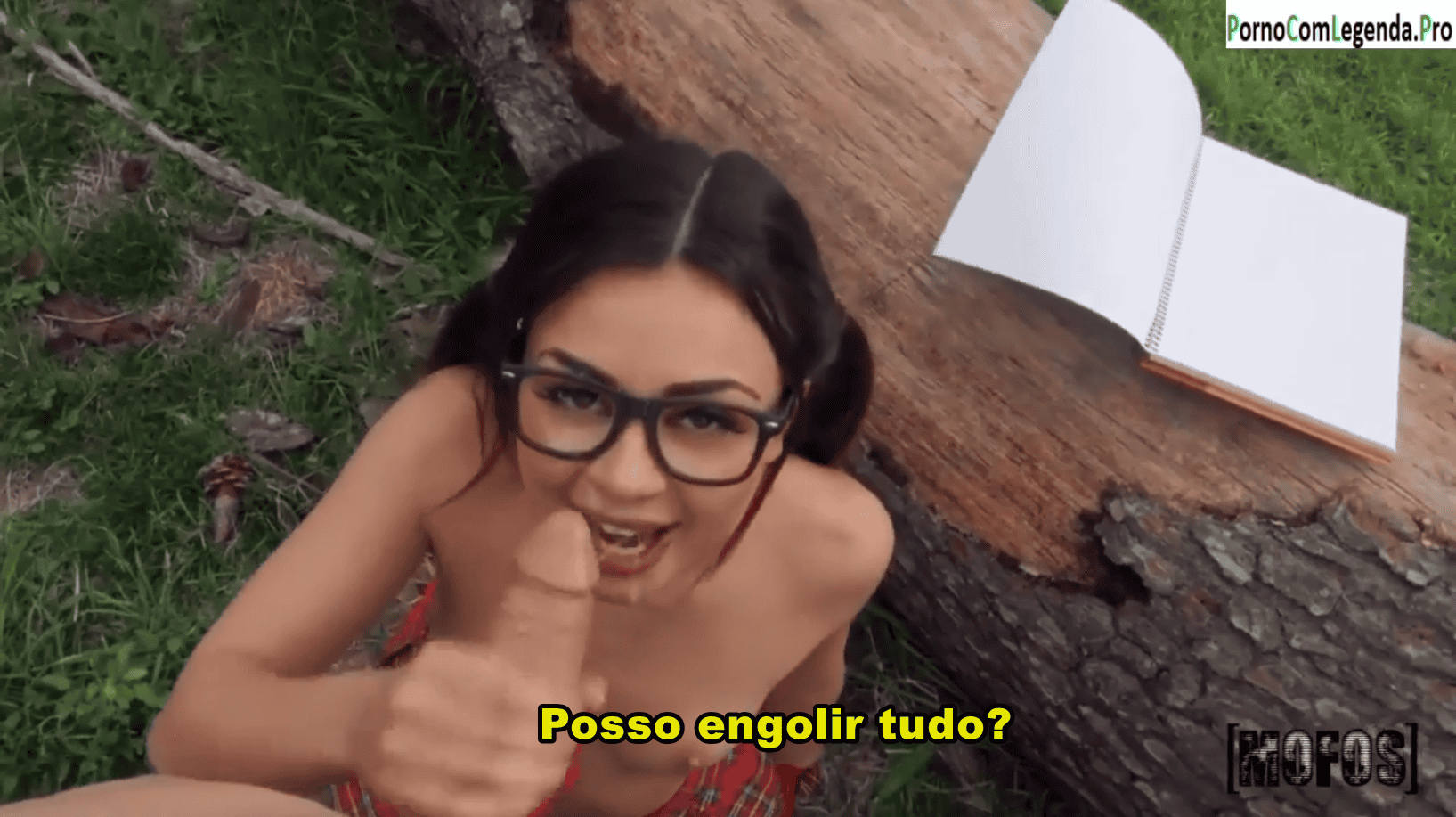 Sexo legendado com universitária estudando como se faz para ganhar porra na boca.