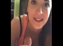 Onlyfans site com novinha pagando boquete sorrindo