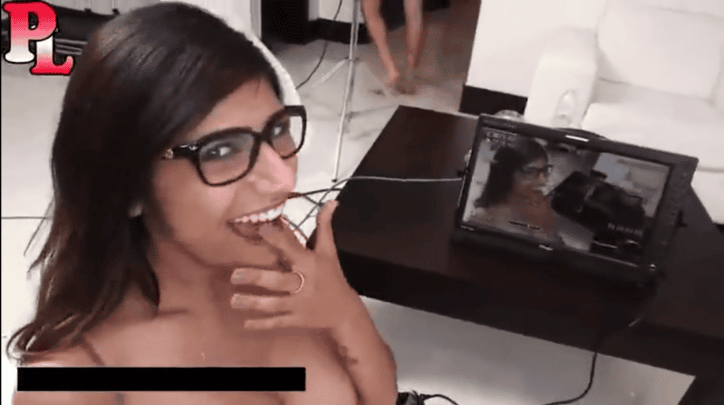 Melhor site de pornô legendado com vídeos da Mia Khalifa fudendo e engolindo porra quentinha, onde chega lamber até a ultima gota.