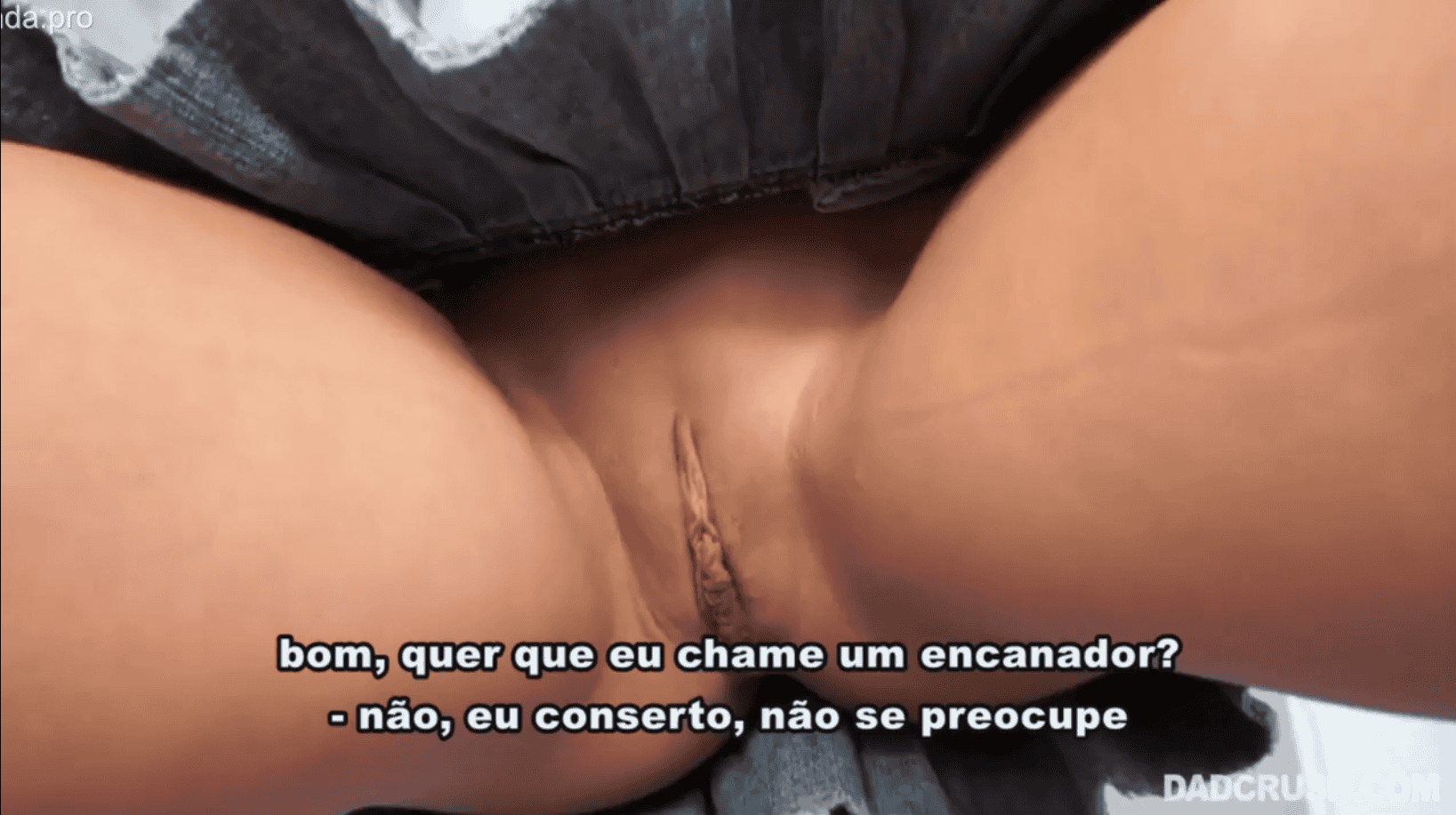 Poenocomlegenda enteada gostosa mostrando a buceta rosinha para o padrasto meter a piroca dura.