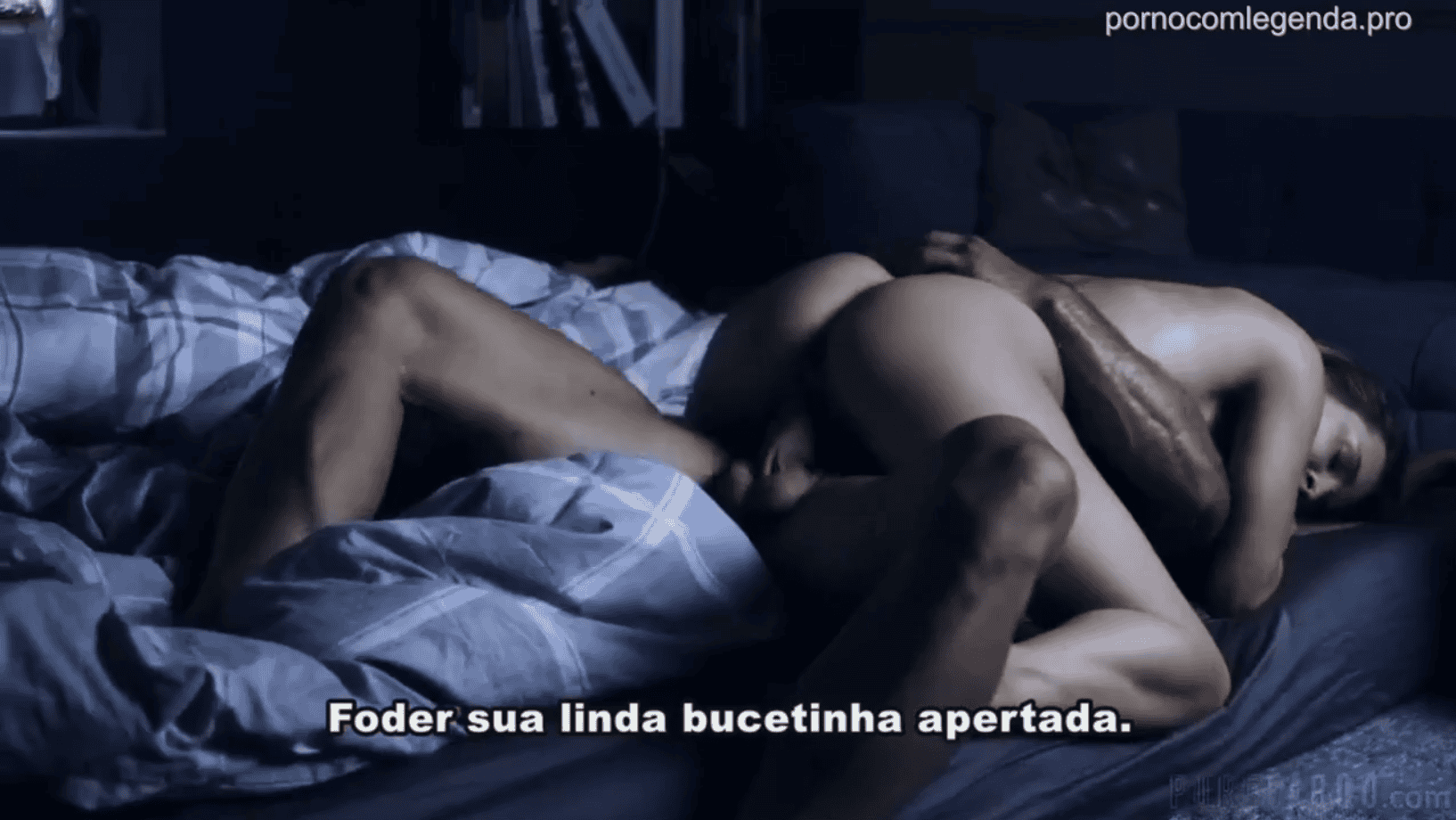 Fudendo a amiga da filha em um pornô legendado onde a gatinha cavalga gostoso no pau.