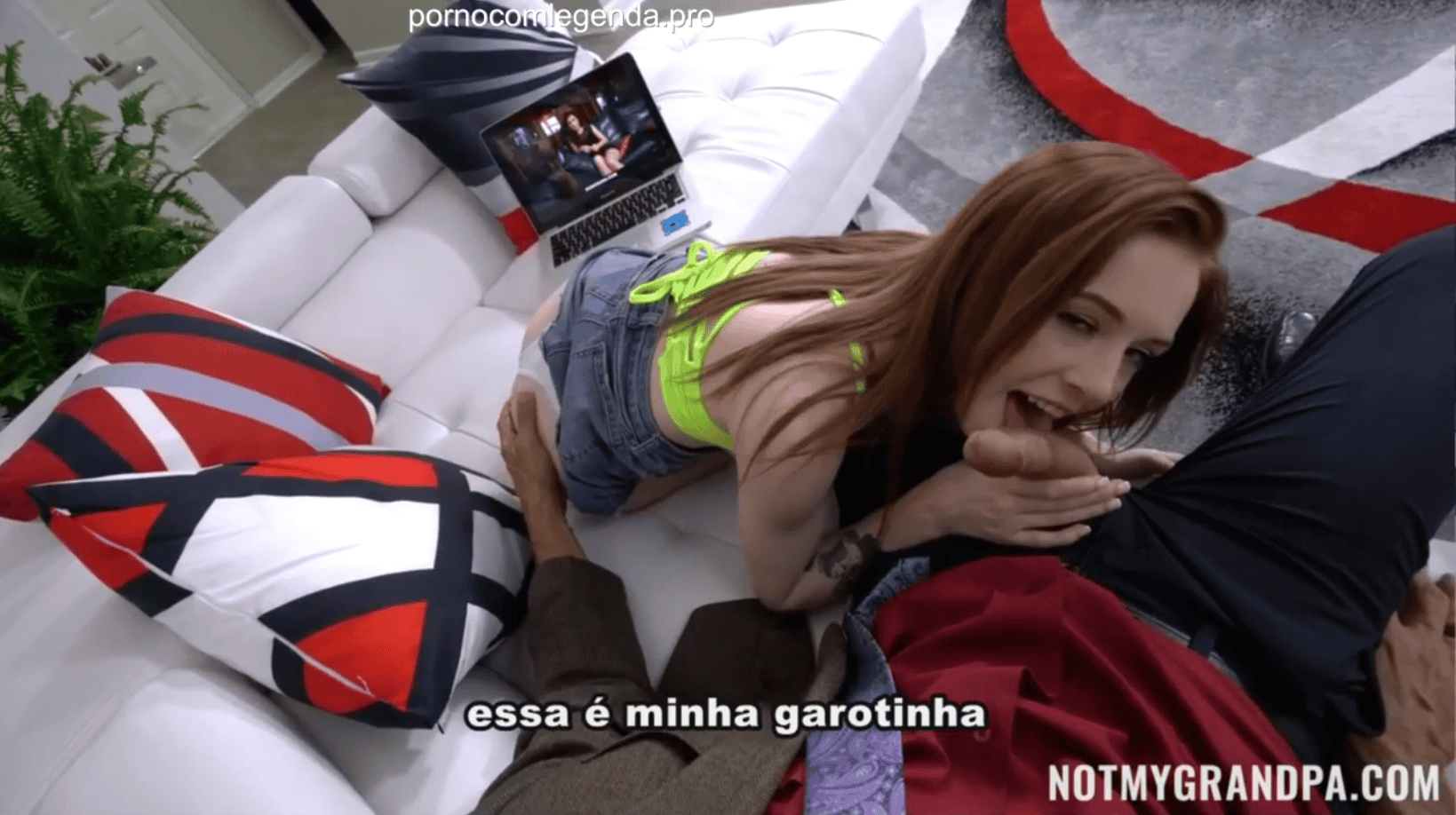 Pornocomlegenda avô assistindo pornô com a netinha que sabe dar uma mamada muito gostosa.