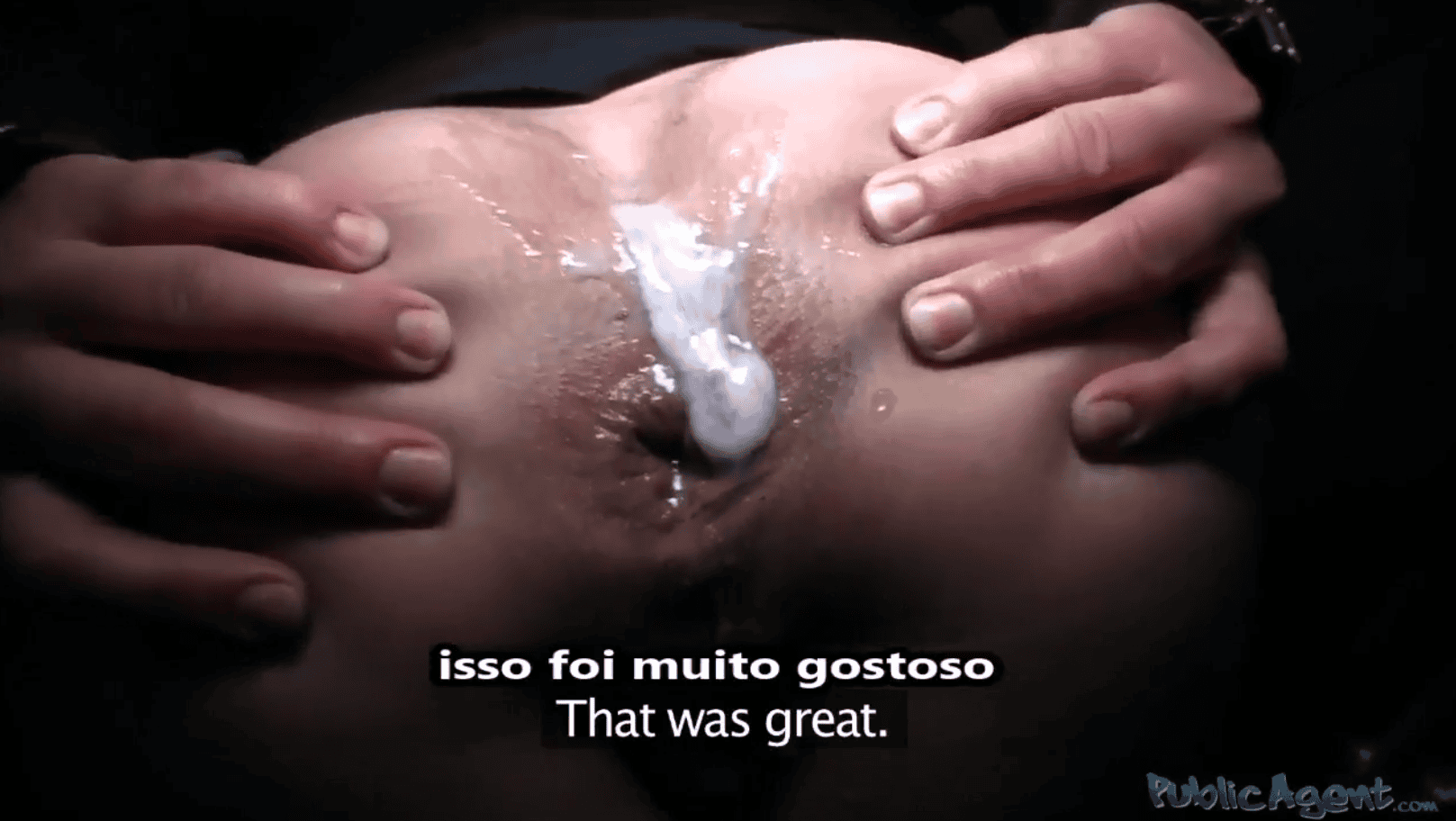 Anal com legendas onde meninas dão o cuzinho por dinheiro e deixando gozar nele todinho.