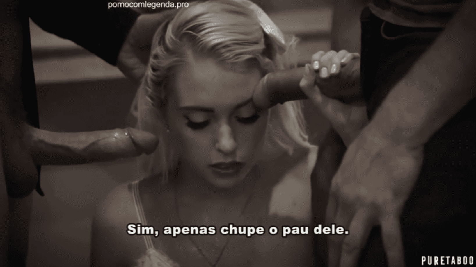 Novinha fazendo dupla penetração com tio e padrasto – Legendado. Ter duas picas para se divertir a fez ficar maluca de tanto tesão.