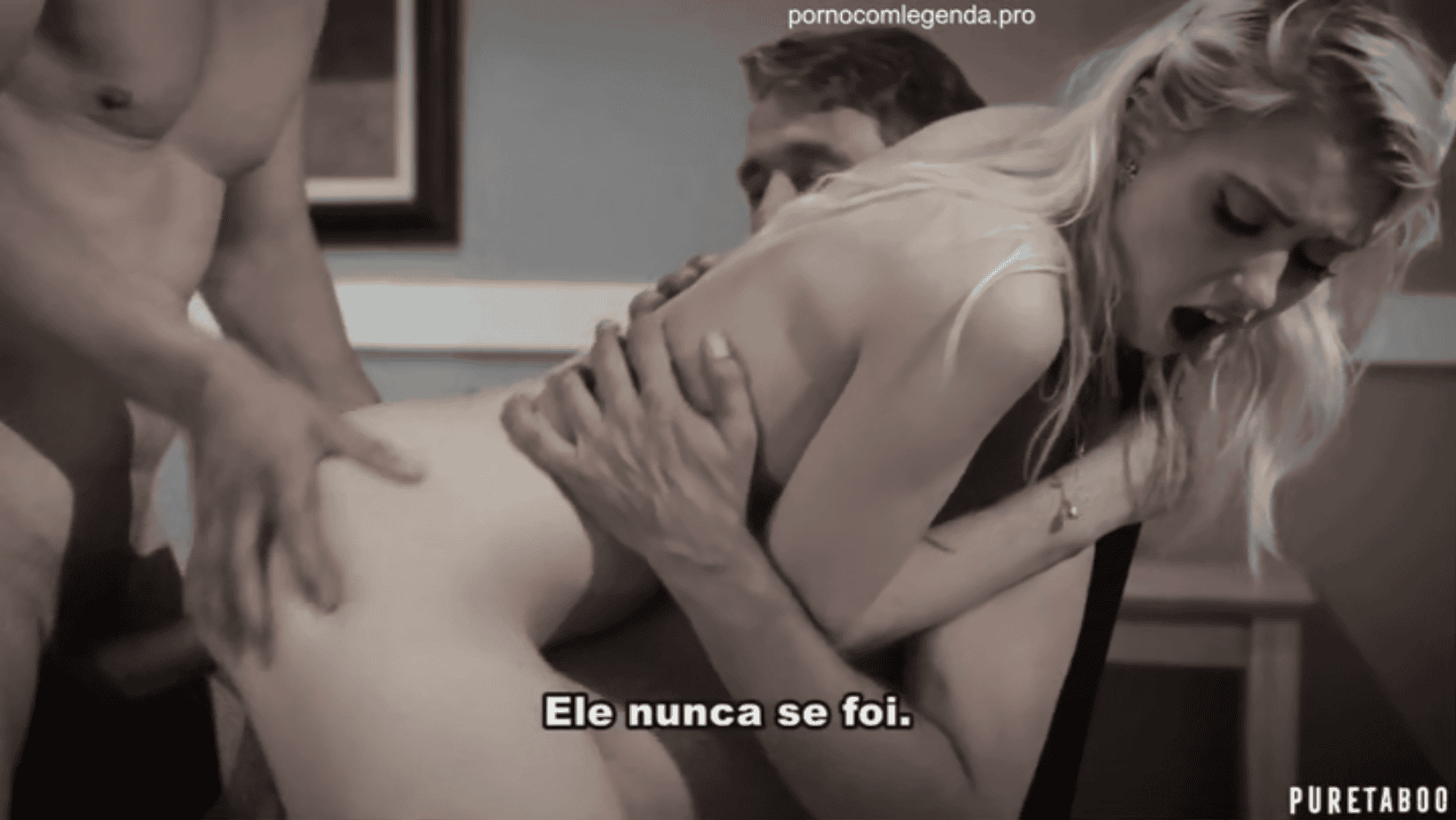 Novinha fazendo dupla penetração com tio e padrasto – Legendado. Quando tinha os dois paus entrando a novinha ficou maluca de tesão.