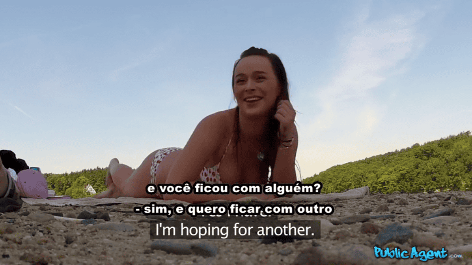 Pormo legendas gostosa traindo namorado no lago mostrando ser uma boa putinha.