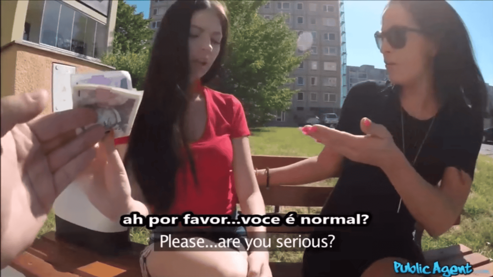 Pornô legenda lésbica traindo a namorada por dinheiro, pegando e dando gostoso pro estranho.