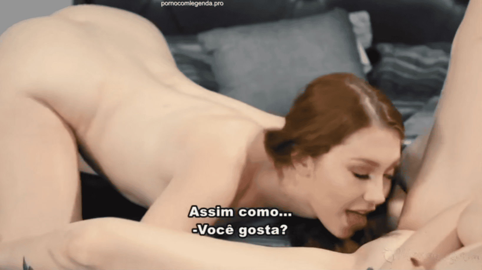 Sexo lésbico com madrasta e enteada safada (Porn legenda). A enteada caiu de boca chupando muito a xota da madrasta.