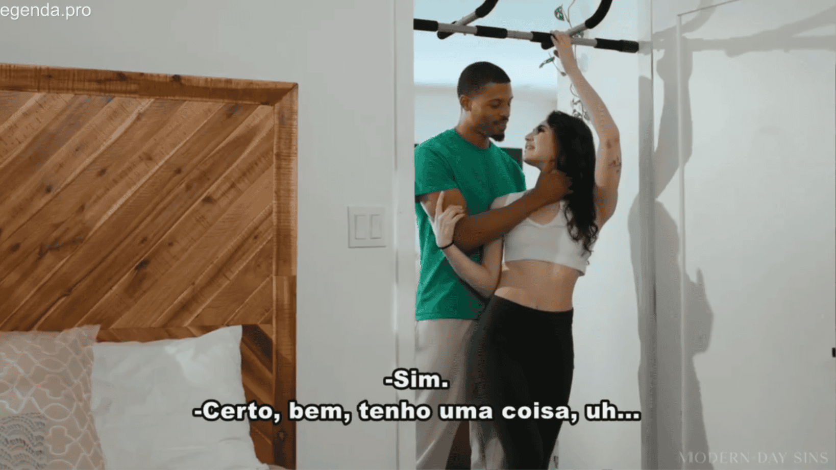 Pornockmlegenda negão fudendo a irmã do amigo que é uma gata maravilhosa.