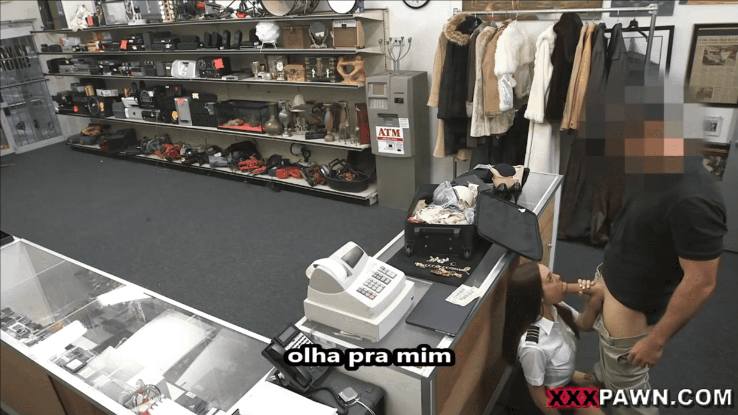 Aeromoça transando no pornôlegenda pagando um boquete atrás do bacão.