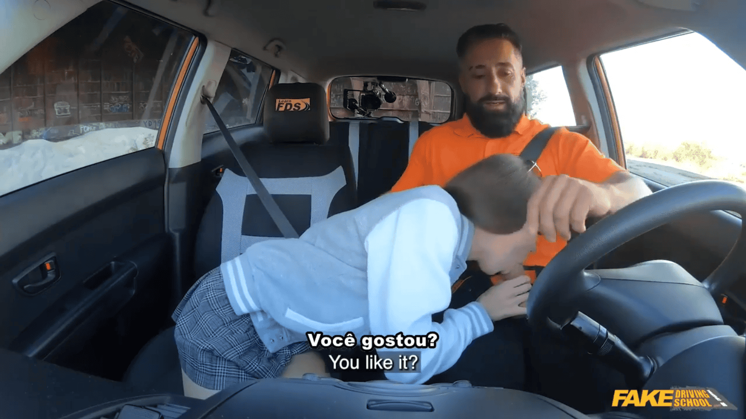 Legendadosexo com novinha fudendo com instrutor da auto escola, dando uma mamada gostosa no pau grande dele.