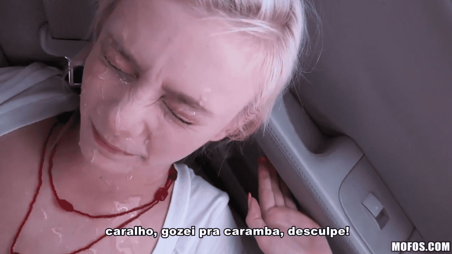 Loirinha fudendo com um desconhecido no video pornô legenda, tomando um banho de porra.