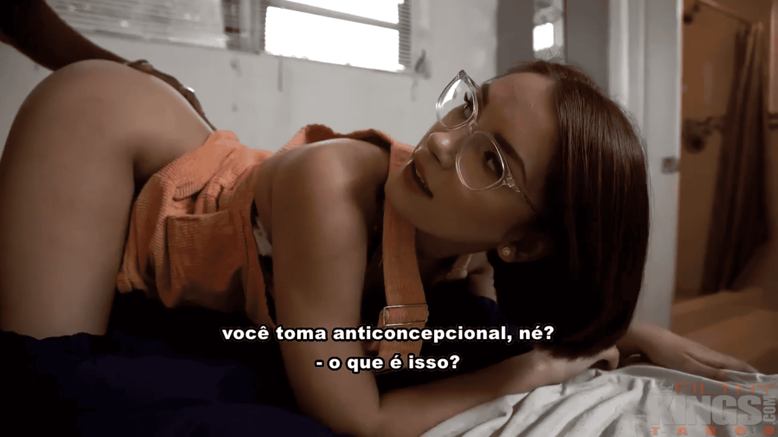Poenocomlegenda sobrinha nerd provando o pau preto do tio que é um tesão.