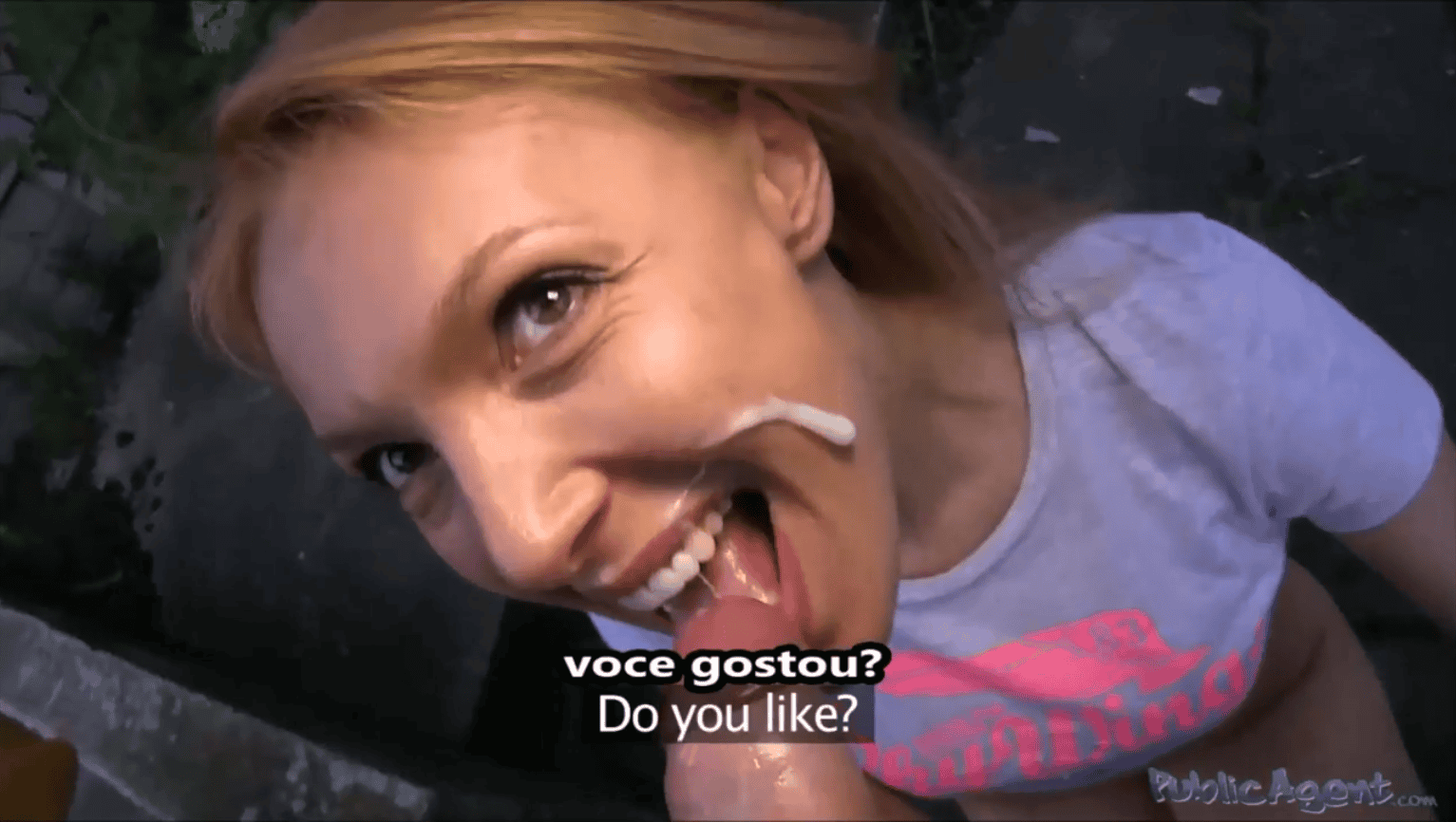 Porbocomlegenda mulher deu pra dois para entrar no reality show famosissimo, se revezando nos buracos dela, gemendo alto