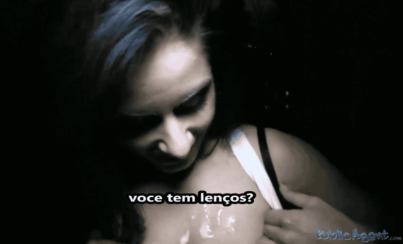 Sexo por dinheiro com legenda com uma gostosa sendo fodida e levando gozada nos seios.