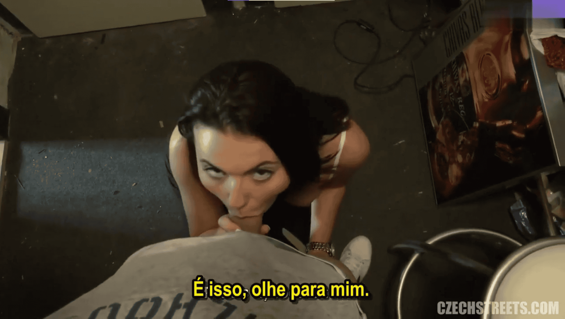 Sexolegendado com garçonete safada, quicando sem parar, sentindo o pau grosso arrombando sua bucetinha molhada até ela gozar gostoso.