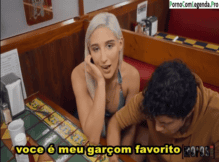 Traindo o namorado com o garçom na banheiro – Pornôlegenda