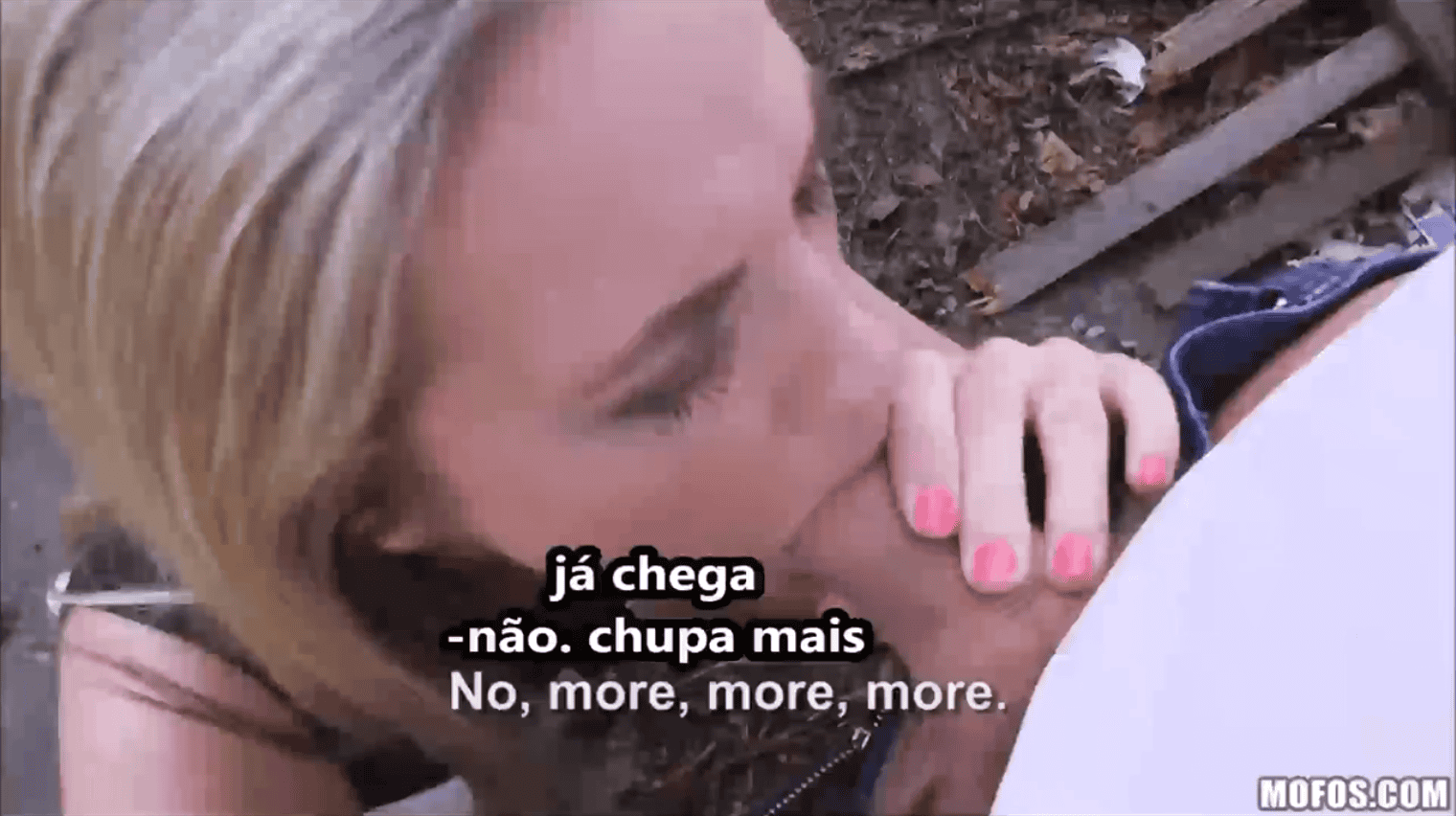 Fudendo a gostosa em troca de ajuda nesse porn legendado. Com o pau na boca ela ficou feliz da vida.