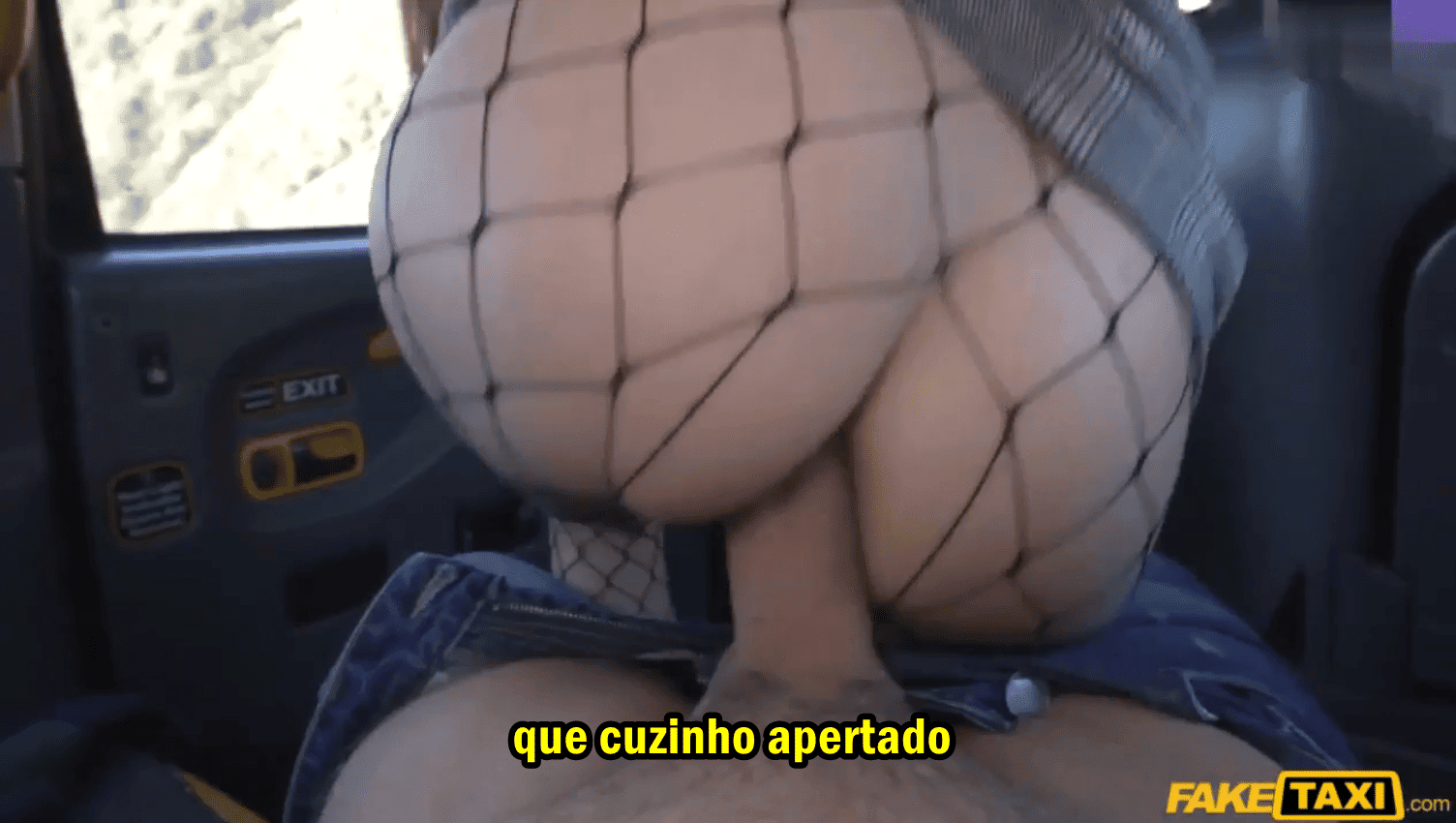 Legendaporno novinha dando o cu para o taxista e bebendo porra do pau com gostinho de bunda.