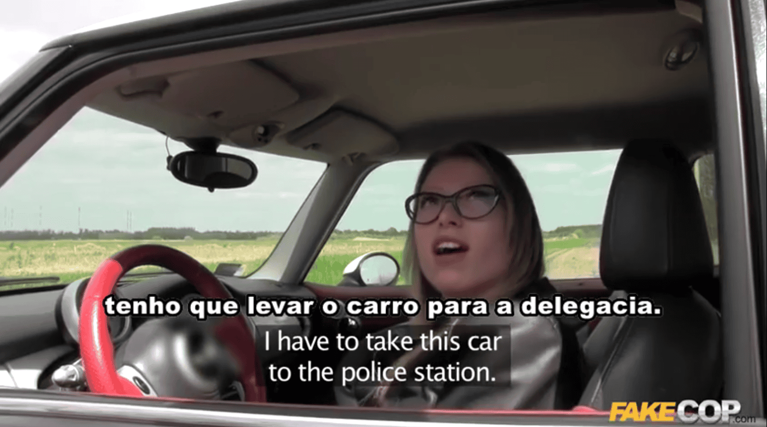 Novinha foi parada pelo policial gostoso, e teve que transar com ele para não se dar mal.