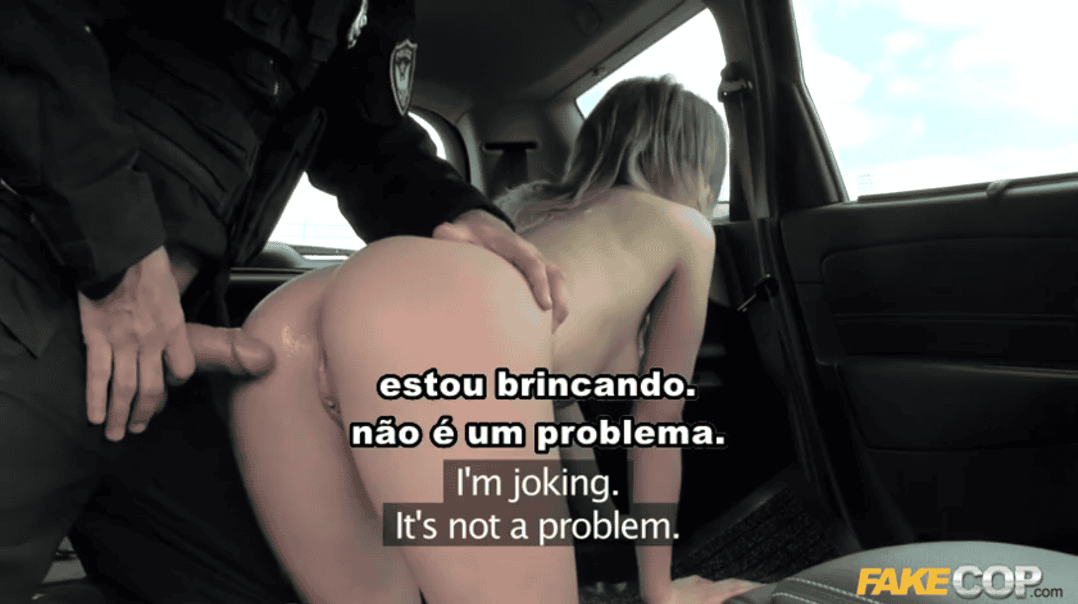 A novinha adorou quando o policial gozou tudo dentro da sua linda buceta.