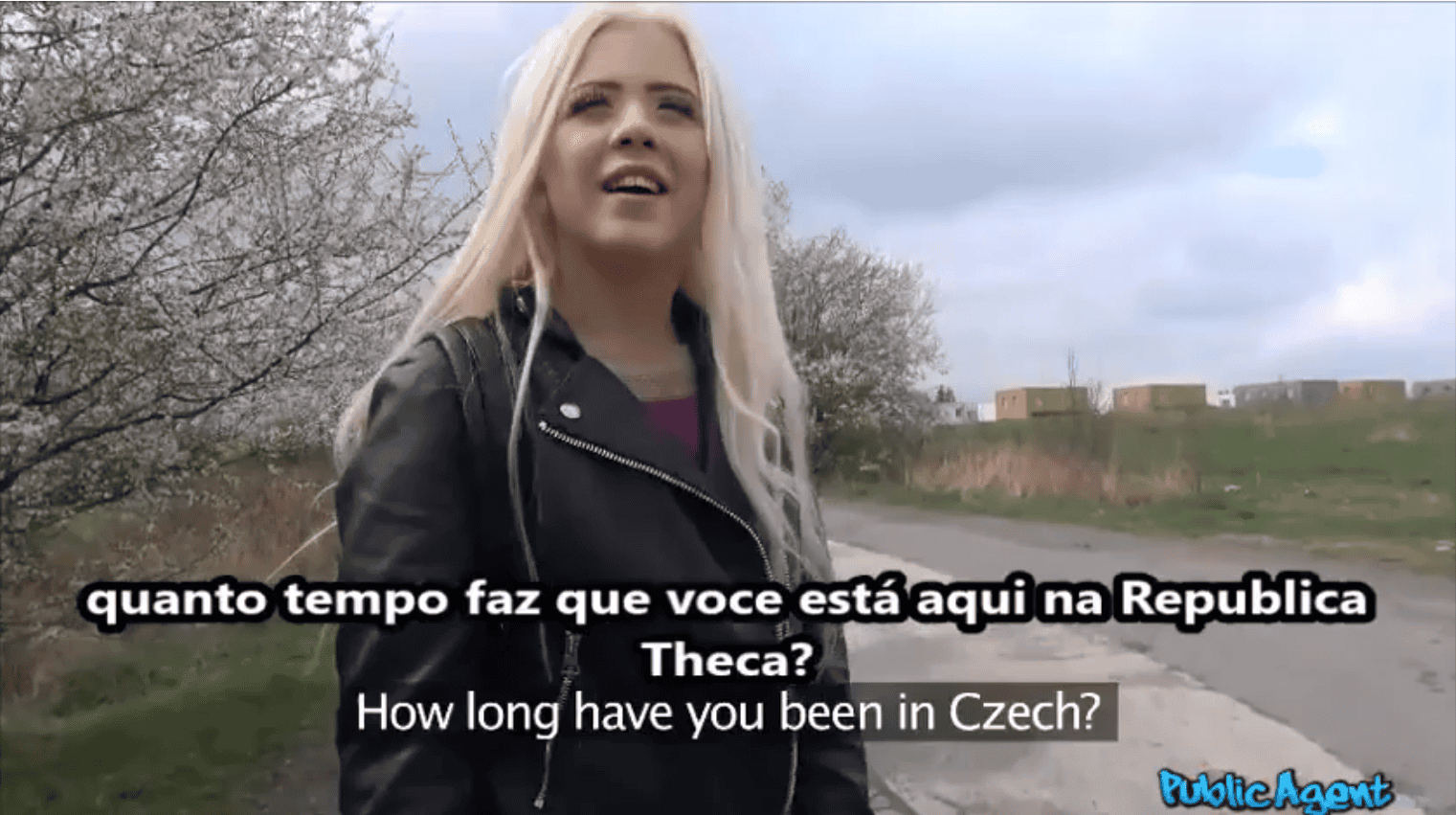 A novinha russa foi abordada depois da escola por um cara cheio de tesão.