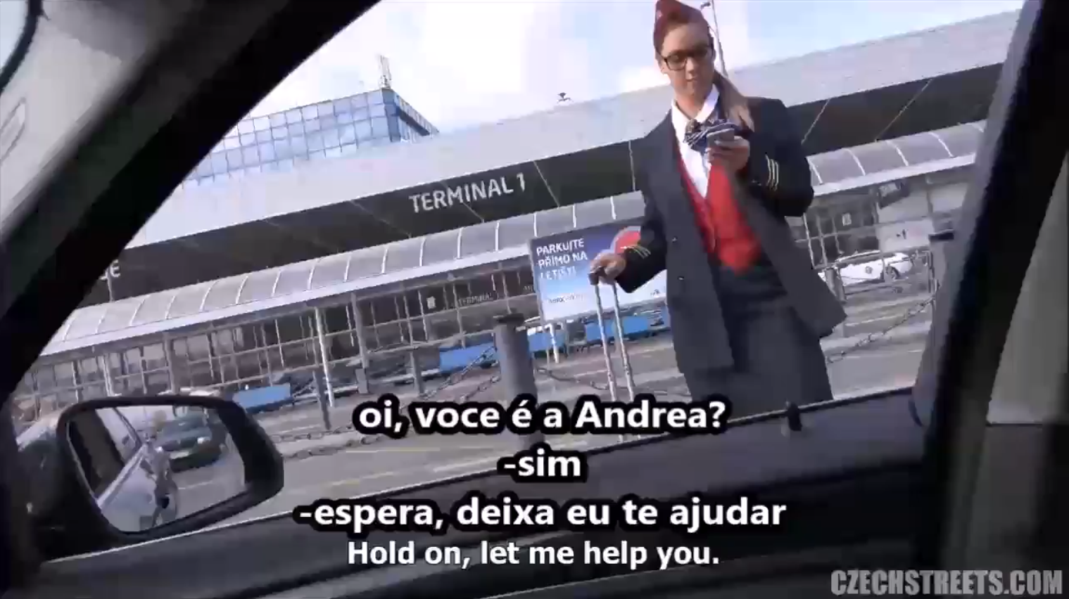 Aeromoça safada traindo o namorado com taxista em um video pornôlegenda, onde se diverte com a pica grossa do malandro dotado.