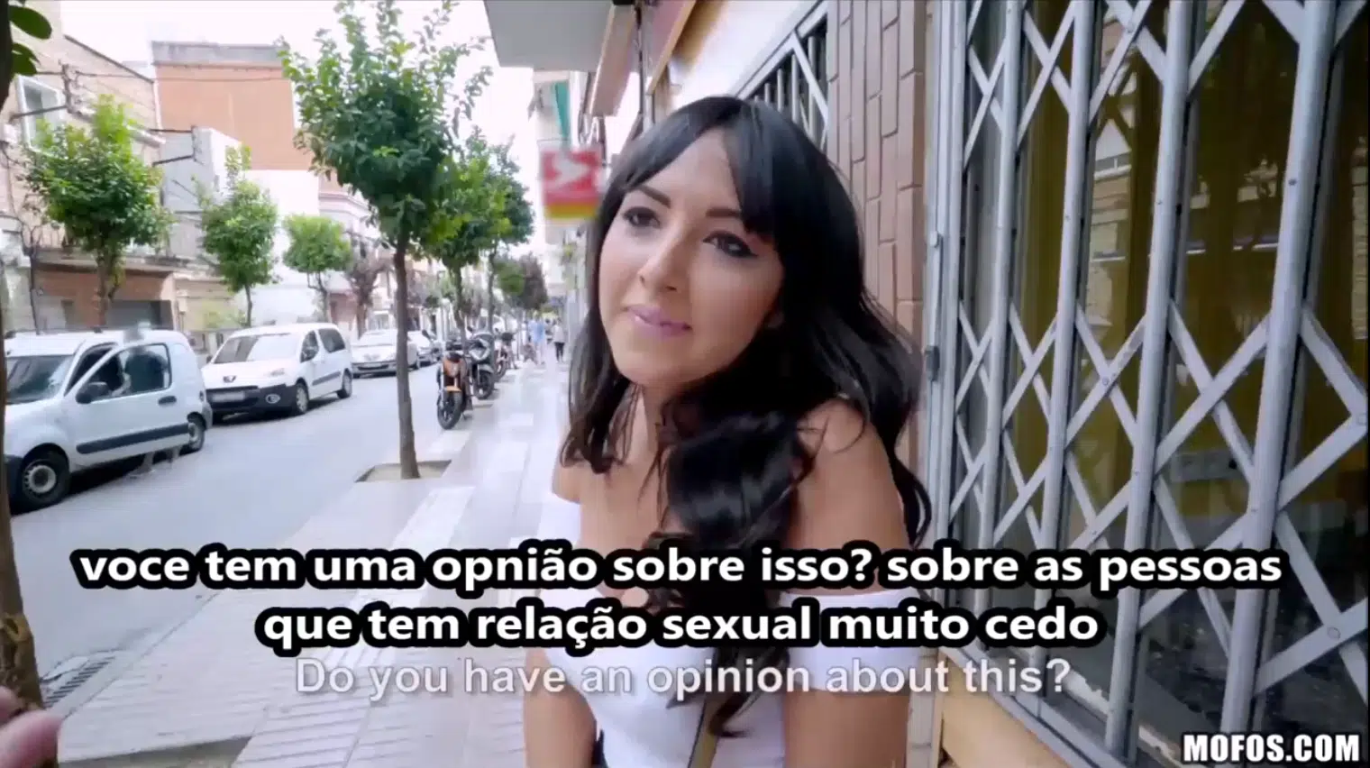Filme adulto de novinhas legendado onde a gata aceita mostrar os seios pro desconhecido.