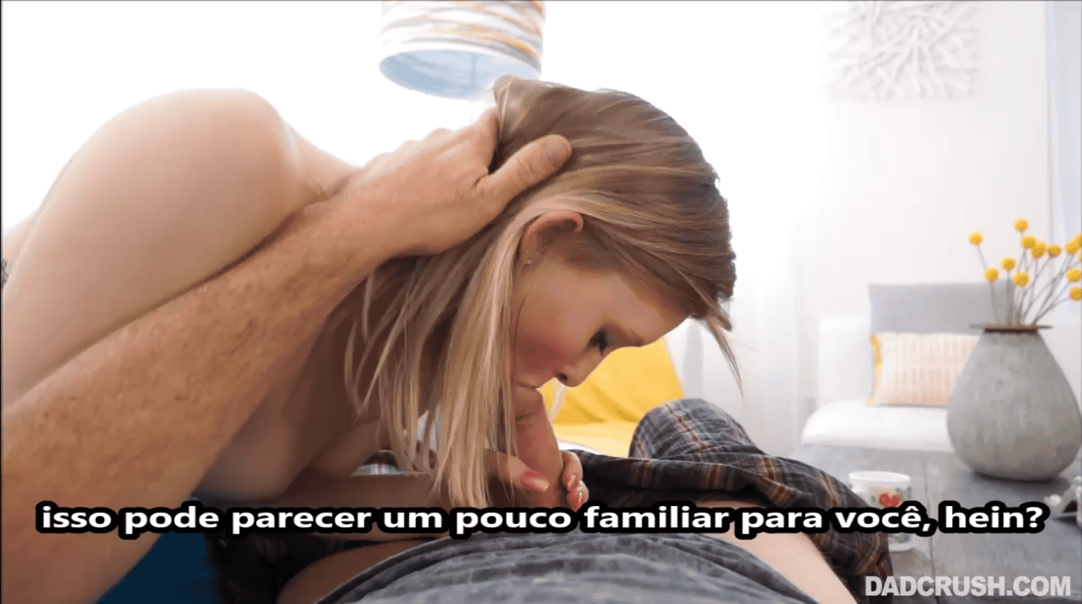 A enteada provou um pau na boca pela primeira vez e gostou.
