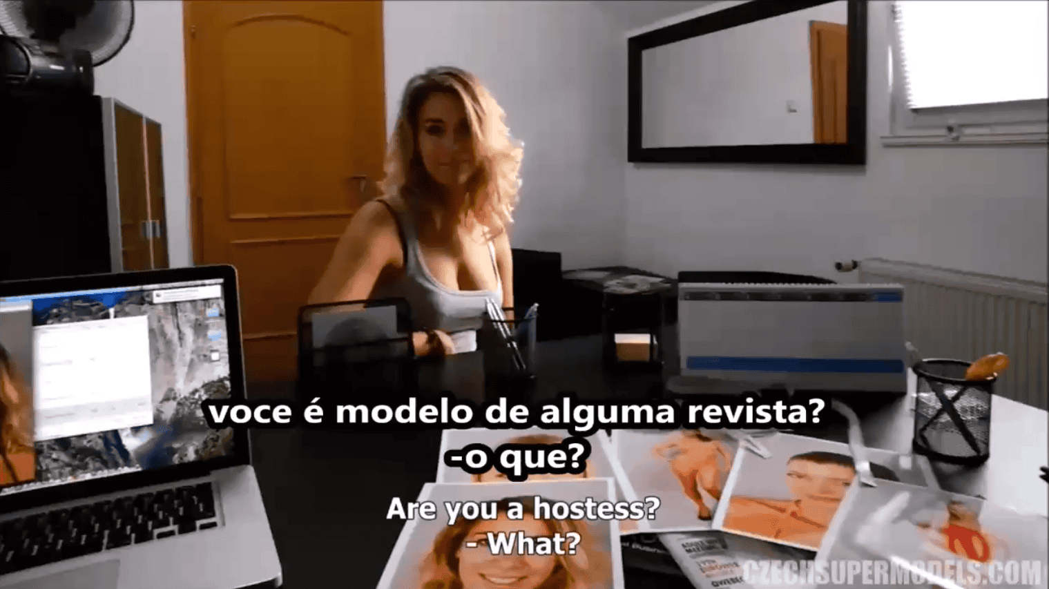A novinha aceitou fazer sexo em troca de trabalho como modelos.