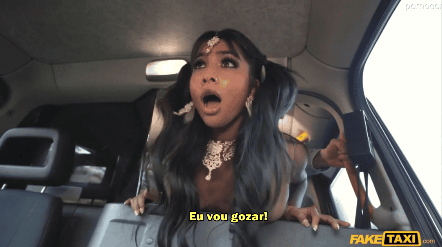 Pornolegendafo enfermeira peituda deixando o taxista arrombar a sua linda bucetinha.