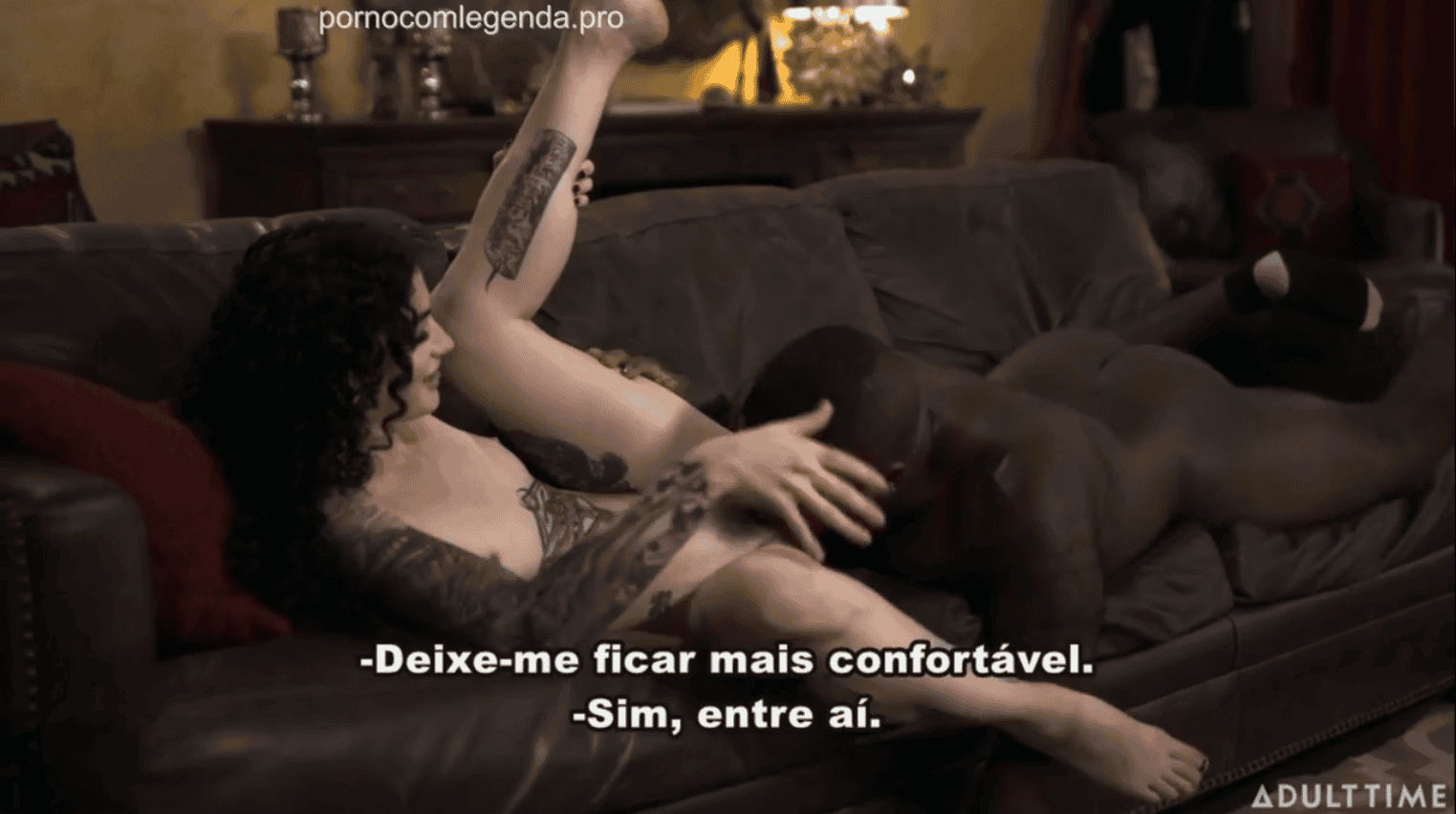 Sexo com melhor amigo dotado no porn com legenda chupando a bucetinha da safada.