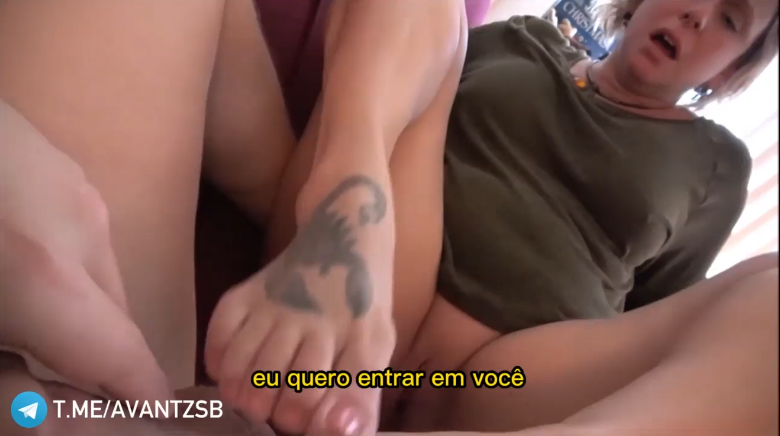 Madrasta safada abrindo a boca para ganhar leitinho quentinho do enteado dotado.