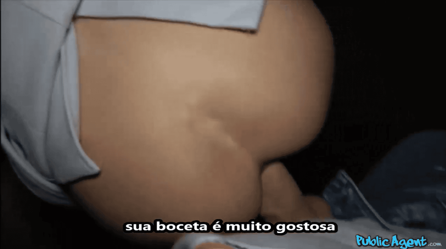 A loira peituda de quatro deixou meter com força.