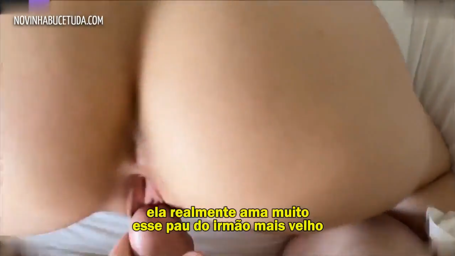 De quatro é onde a safada mais goza em cima da pica grande e grossa.