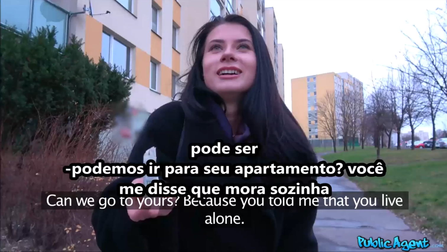 Russa trepando com desconhecido no sexo legendado deixando o dotado metendo sem dó na sua buceta.