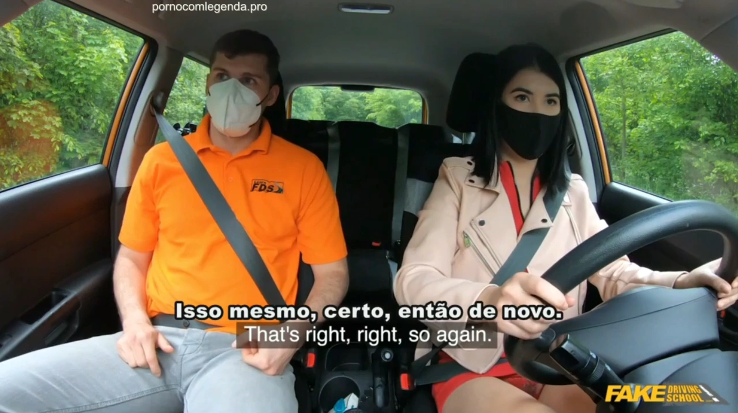 Sexo com a aluna paranoica nesse porno com legenda onde a safada faz o safado meter forte na buceta dela.