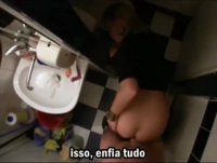 Video porno legendado fudendo a garçonete no banheiro