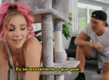 Fudendo a empregada em apuros – porno com legenda