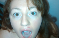 Novinha mostrando que adora beber porra