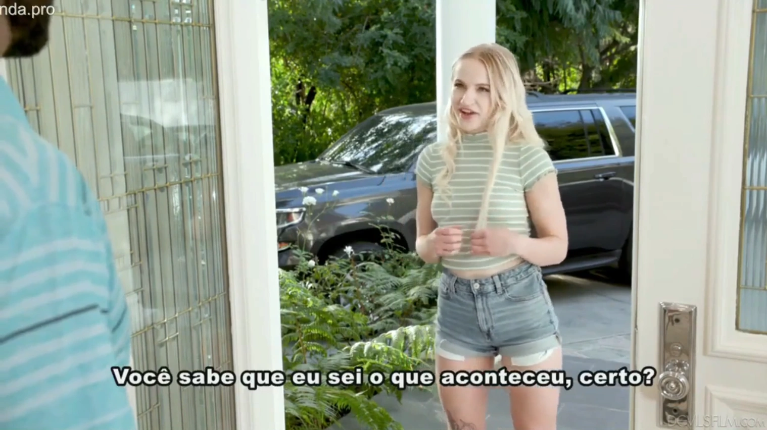 Sexo legendado onde a nova babá queria ser fodida igual babá anterior e gozar gostoso.