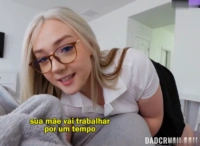 Fudendo a enteada para ajudar ela a relaxar – porno com legenda