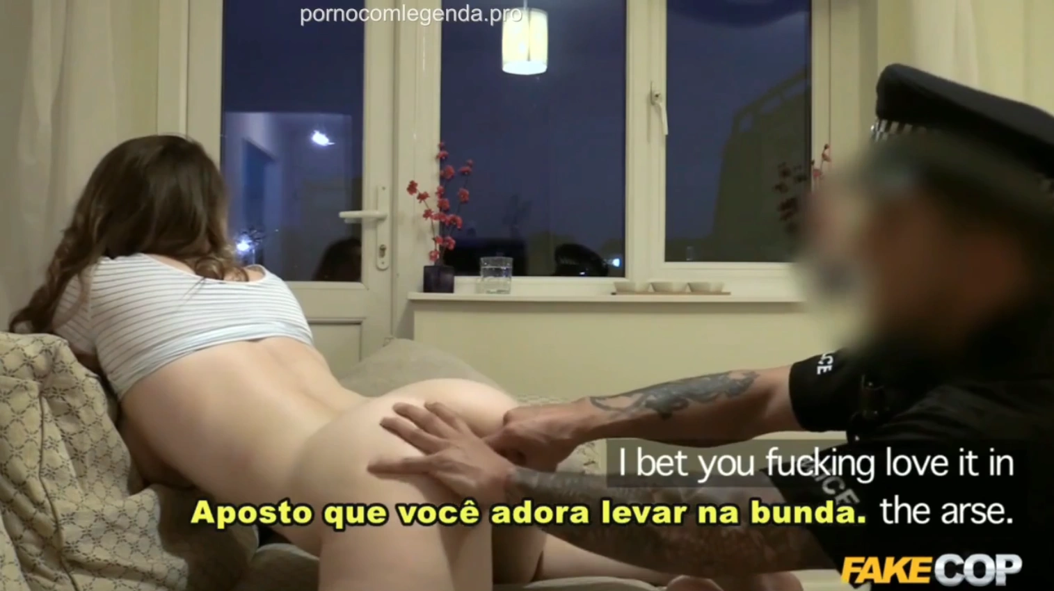 Porno com legenda policial fudendo o cuzinho da novinha, deixando todo arrombado de um jeito gostoso.