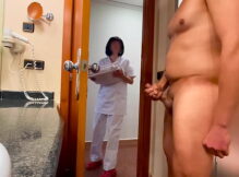 Funcionaria do hotel tocou uma punheta para o hospede