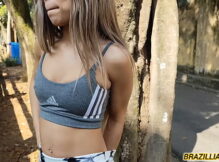Novinha de 18 anos fudendo em publico