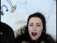 Gostosa esguichando durante o sexo anal